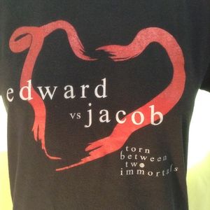 Edward vs Jacob Torn Between 2 Immortals Shirt XL